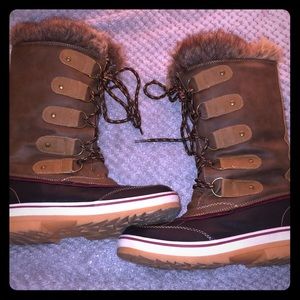 LAST DAY FOR $12 ‼️Women’s faux fur duck boots